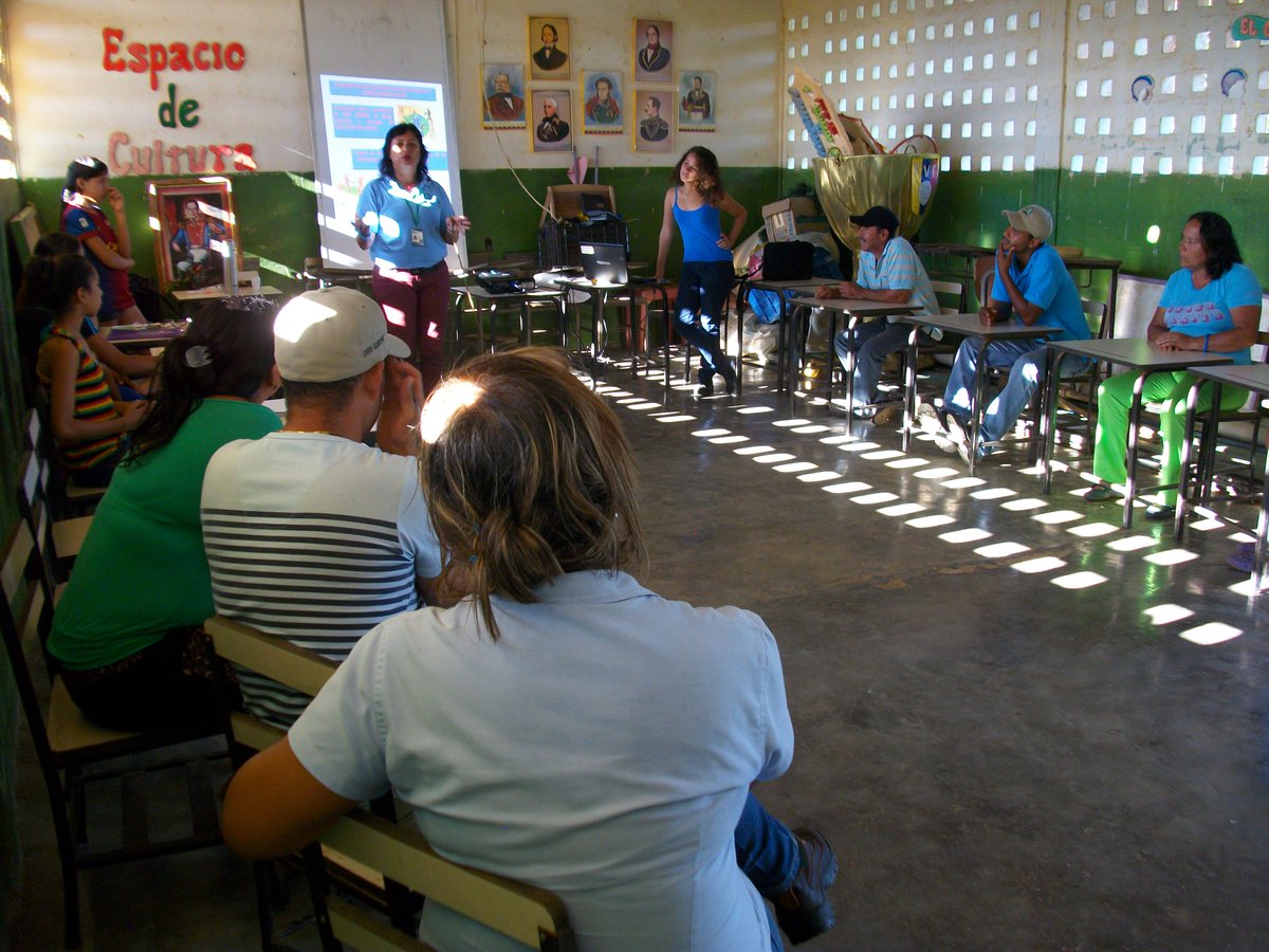 Taller sobre la elaboración de normas y planificación de los comités "Guardianes de la Cerbatana" Municipio Benítez goo.gl/sWFCFG