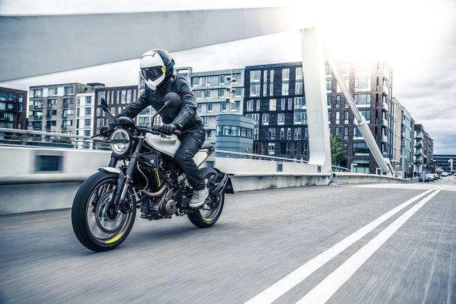 CycleWorldMag's tweet photo. The 2018 Husqvarna Vitpilen 401 brings Café Racer style to the small displacement bike market. #ECIMA #EICMA2017
https://t.co/HYg20RfSBJ https://t.co/5isQC1urFn