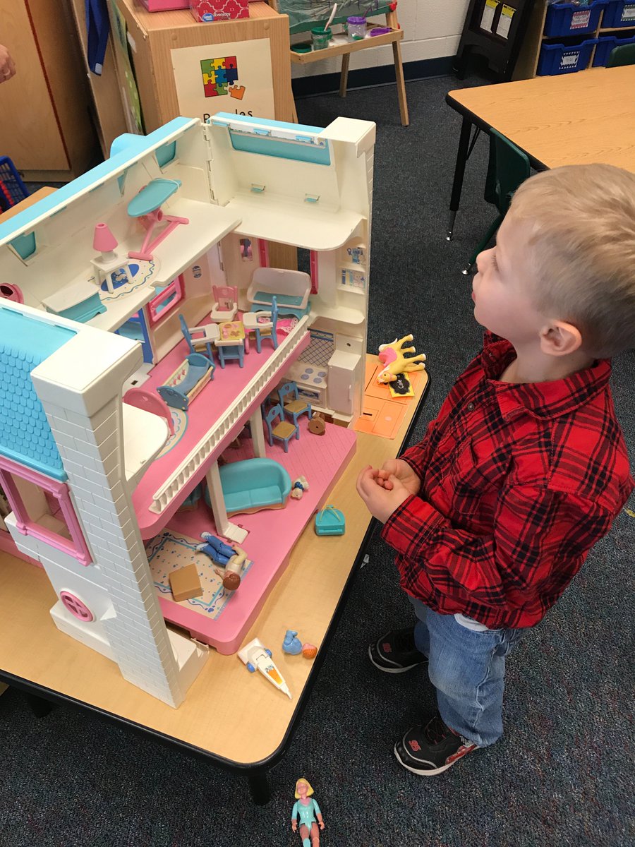 ECin113's tweet photo. Miss Nicole's class is playing with us today! #EC302 @ecwithmsnicole https://t.co/dI2qMcxXOb