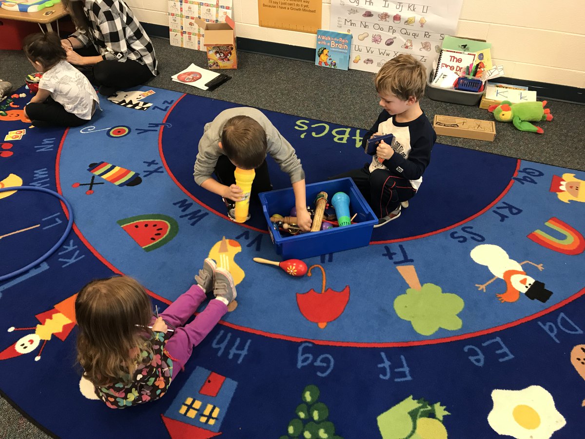 ECin113's tweet photo. Miss Nicole's class is playing with us today! #EC302 @ecwithmsnicole https://t.co/dI2qMcxXOb