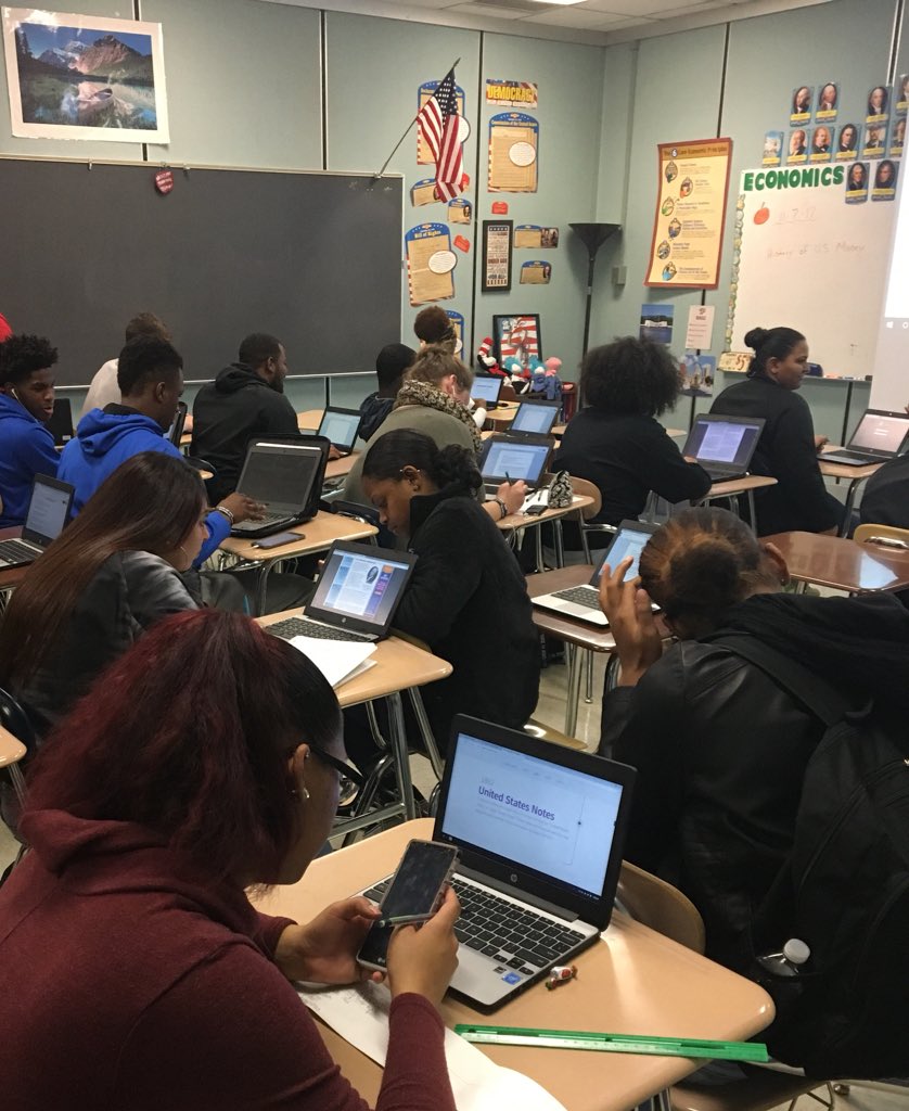 Simsy716's tweet photo. Using new chrome books for the first time in class today! Love these! #pikeproud #PikeDLC https://t.co/Z3TdXaPDxB