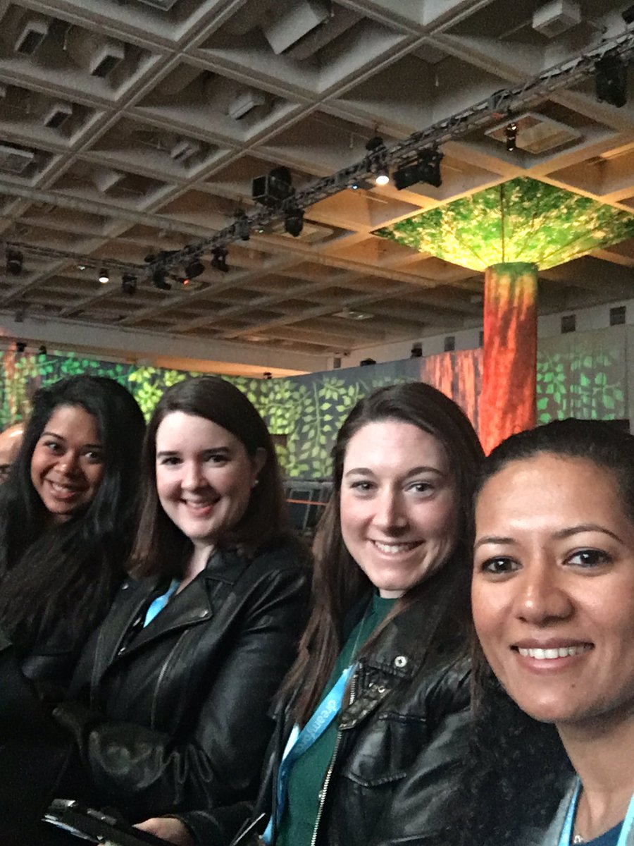 nairpush's tweet photo. Ready for @MichelleObama @Dreamforce w/ @DKMS_us team! @omnipotentkelly https://t.co/TdResDN84U