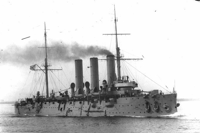 BREAKING: <a href="/Aurora_1917/">The Cruiser Aurora</a> FIRES AT WINTER PALACE IN PETROGRAD #1917LIVE