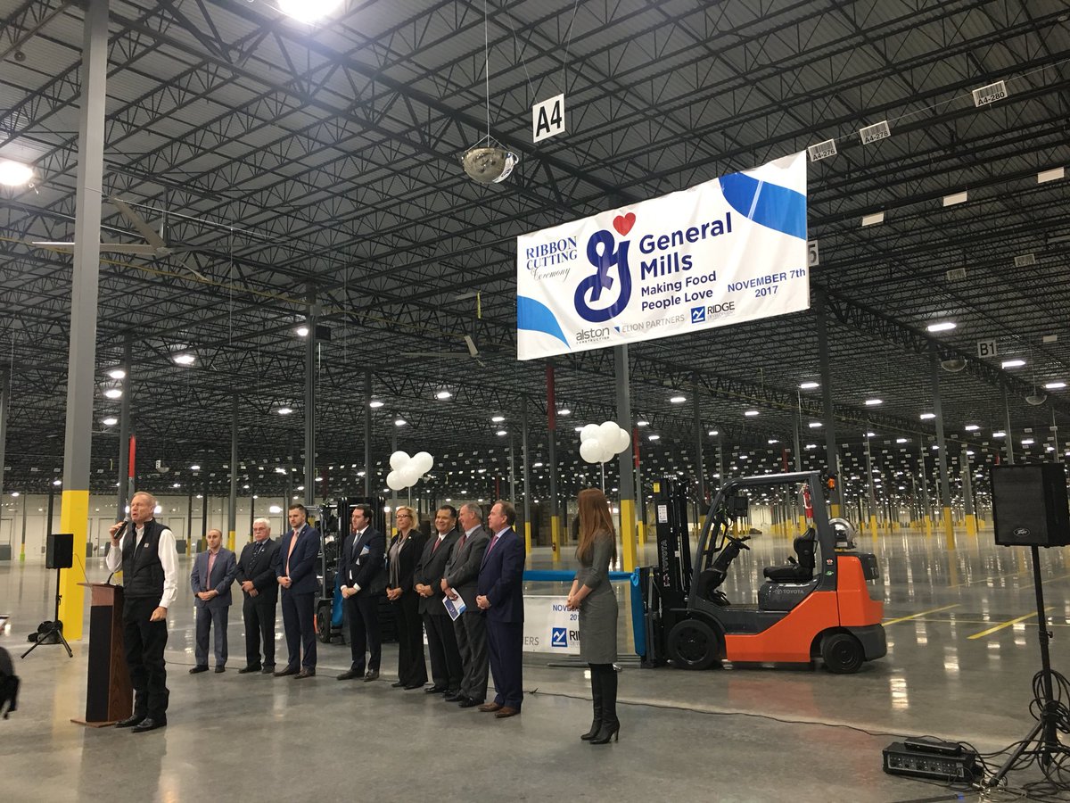 BrittanyJLadd's tweet photo. Celebrating @GeneralMills distribution center opening at @RidgePortPark this am. #transportation #logistics #ILJobs #ILDCEO https://t.co/Ng1YOZ5tb7