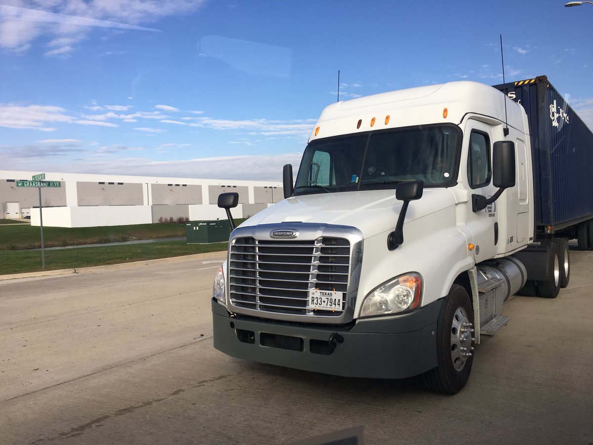 BrittanyJLadd's tweet photo. Celebrating @GeneralMills distribution center opening at @RidgePortPark this am. #transportation #logistics #ILJobs #ILDCEO https://t.co/Ng1YOZ5tb7