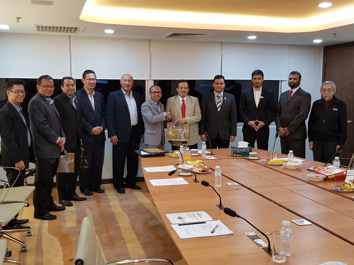 RoslanMdTaha's tweet photo. Lawatan Saudi Council of Engineers(SCE) ke Lembaga Jurutera Malaysia(BEM) kongsi pengalaman &amp; pohon khidmat pakar BEM bantu memantapkan SCE https://t.co/ardp3aDmGH