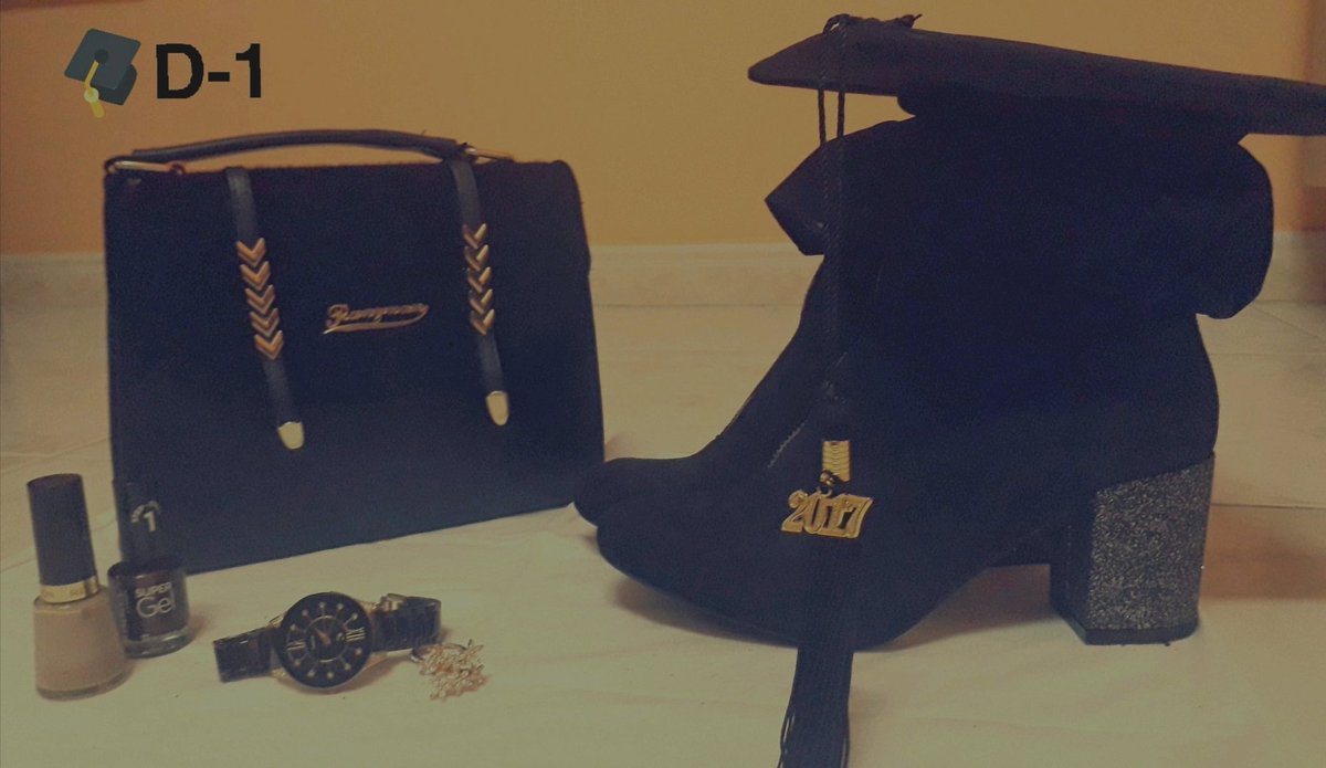 sugasma's tweet photo. FINALLY IT'S HAPPENING 😭🖤
#senior2017 https://t.co/EbvkO1oWT6