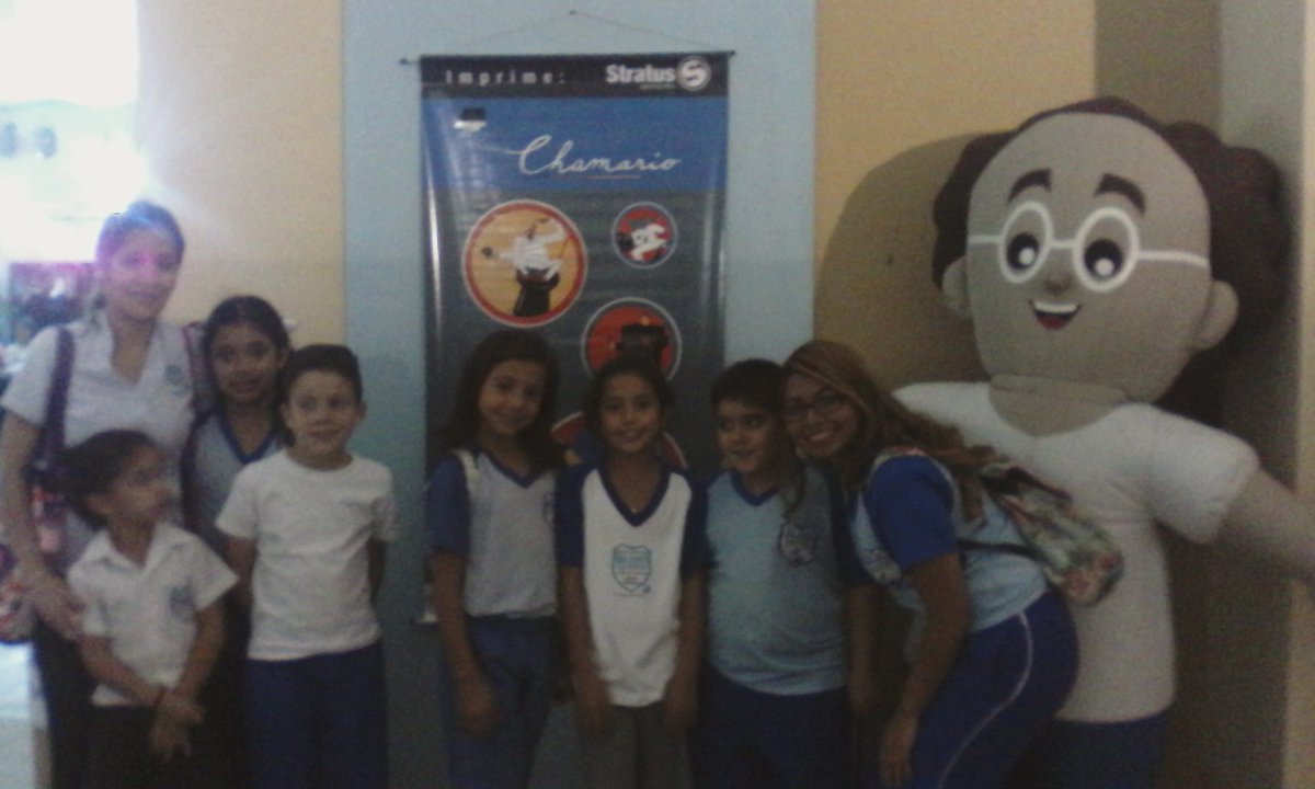 CRAjuanito's tweet photo. Nuestras maestras dijeron presente junto a sus alumnos en el Chamario #Filuc2017  #ParaSeguirLeyendo https://t.co/KUOCu2YXs3