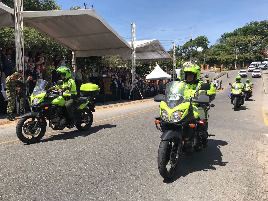 PoliciaBmanga's tweet photo. Nuestra misión es la seguridad de todos los ciudadanos de Colombia #126Años #MTI #DesfileDeFloridablanca https://t.co/QUAkPUpxwX