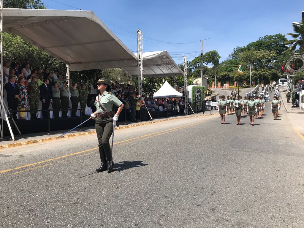 PoliciaBmanga's tweet photo. Nuestra misión es la seguridad de todos los ciudadanos de Colombia #126Años #MTI #DesfileDeFloridablanca https://t.co/QUAkPUpxwX