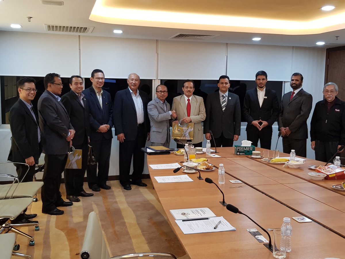 RoslanMdTaha's tweet photo. Lawatan Saudi Council of Engineers(SCE) ke Lembaga Jurutera Malaysia(BEM) kongsi pengalaman &amp; pohon khidmat pakar BEM bantu memantapkan SCE https://t.co/ardp3aDmGH