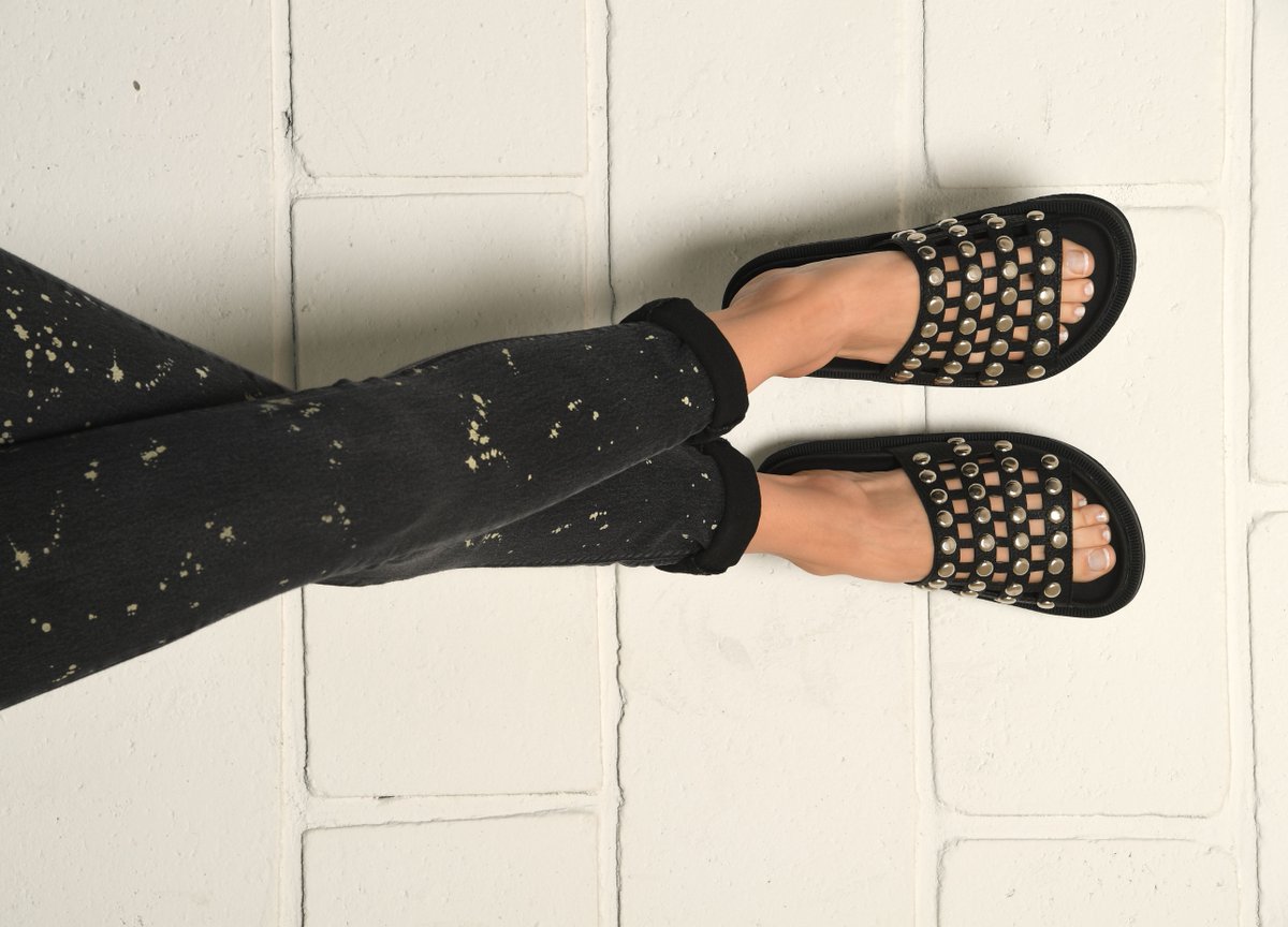 katekubaarg's tweet photo. Felices de contarte que YA están online las MIKI en blanco y negro!
Shop Online: https://t.co/91LwYEF9dX

#Sandalias #SS18 #KateKubaCalzados https://t.co/Q5NIuUcSxp