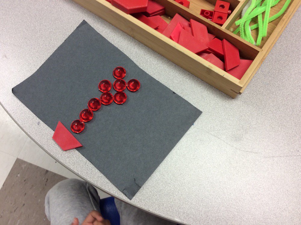 K3Kinders_HW's tweet photo. Creating poppies using loose parts and shapes! 
#WeRemember https://t.co/1txRvKxL54