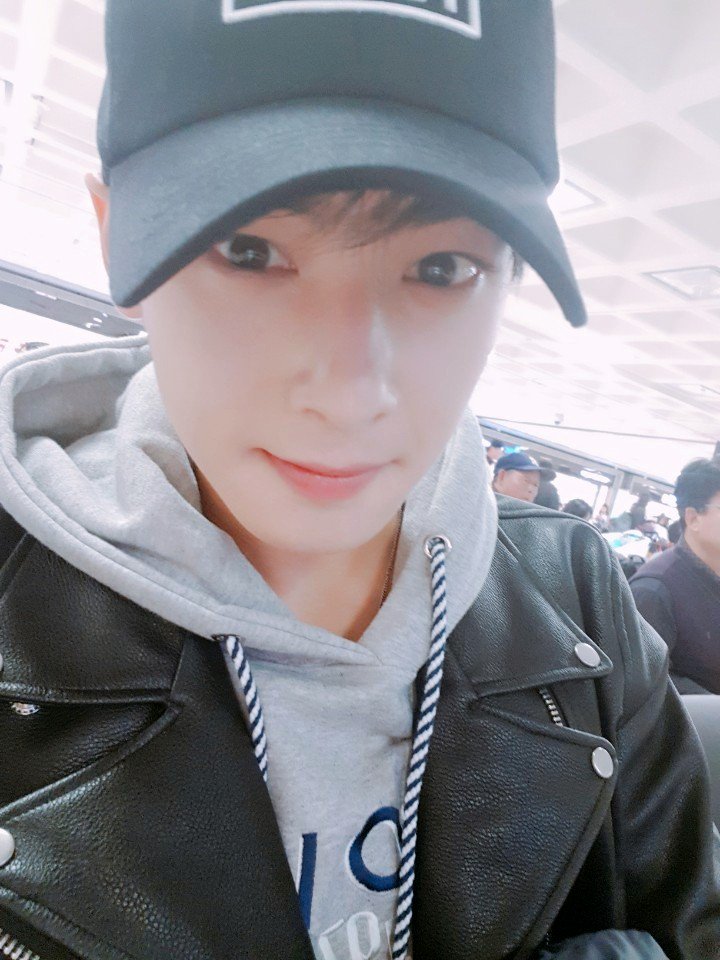 offclASTRO's tweet photo. 에브리바디 차나잇♡♡♡
내일봐요♡♡♡
#BARAM #니가불어와 https://t.co/tpHFVklO6v