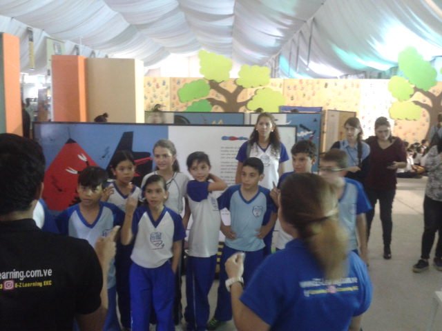 CRAjuanito's tweet photo. Nuestras maestras dijeron presente junto a sus alumnos en el Chamario #Filuc2017  #ParaSeguirLeyendo https://t.co/KUOCu2YXs3