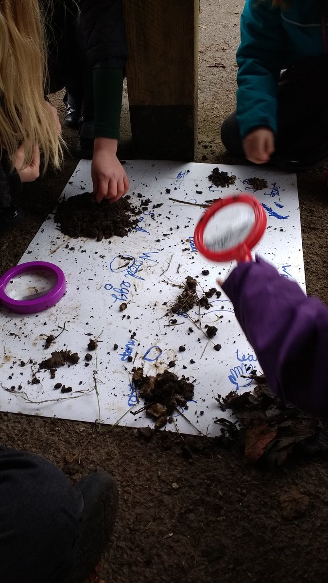 Helenoutside's tweet photo. Sorting soil pots.. what did we find? #educatingoutside #outdoorlearning https://t.co/GN4JQZnwgo