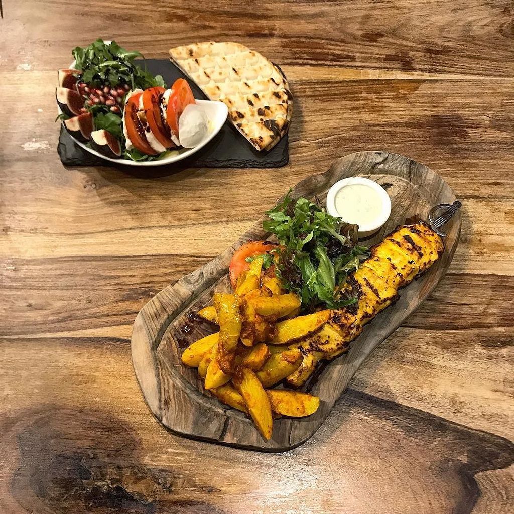 stagedives_'s tweet photo. Dinner time in London. Today: Persian. @delishlondon ✨✨
––––––––––
#foodblogger #foodblogger_de #blogger_de #sohof… https://t.co/1T9tfNMe5E https://t.co/YcbH7sQyVT