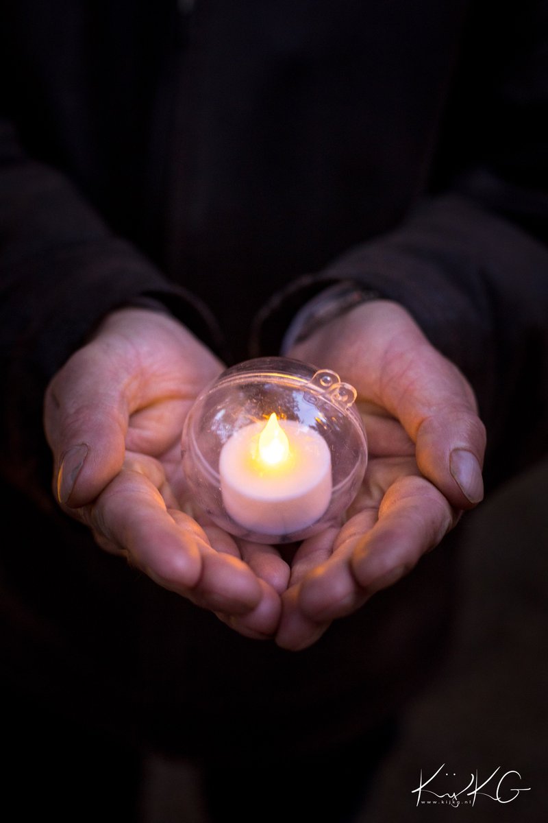 Fotogalerij van 7de gedachtenis-bijeenkomst door KijkG Fotografeert: levendenamen.nl/?portfolio=fot… <a href="/GemLochem/">Gemeente Lochem</a> <a href="/Lochem3punt0/">Eigenzinnig Lochem</a>