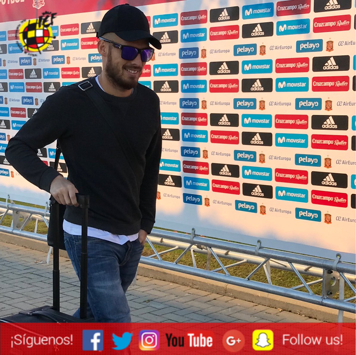 SEFutbol's tweet photo. 🎩🐇¡¡¡LLEGAN MAGIA Y RAPIDEZ!!! Llegan @21LVA y @J21Calleti a la concentración de la @SeFutbol #SEFLive https://t.co/nn33t3vrh9