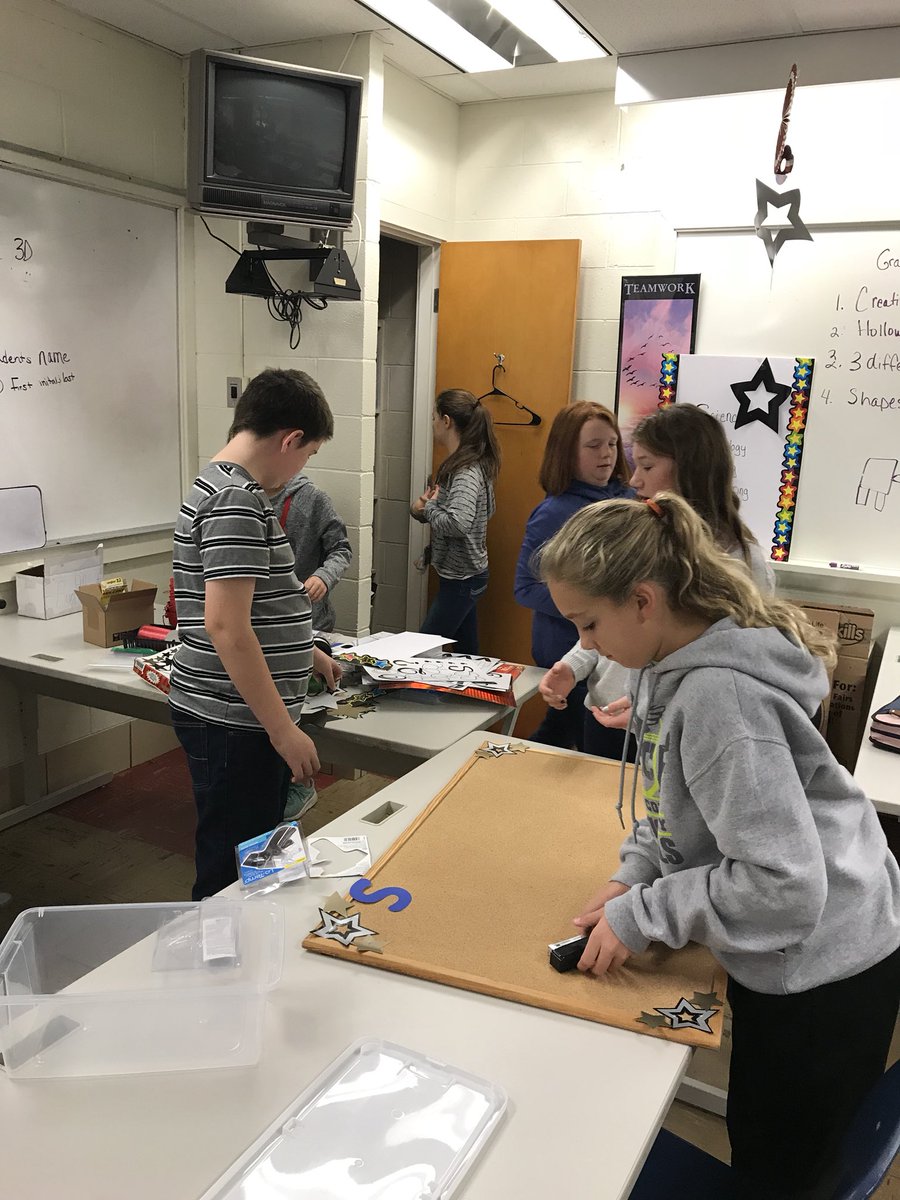 StaceySteiner5's tweet photo. Students designing their maker space! #WeAreCarlinvilleMS #TechTerra https://t.co/289DE9MqWe