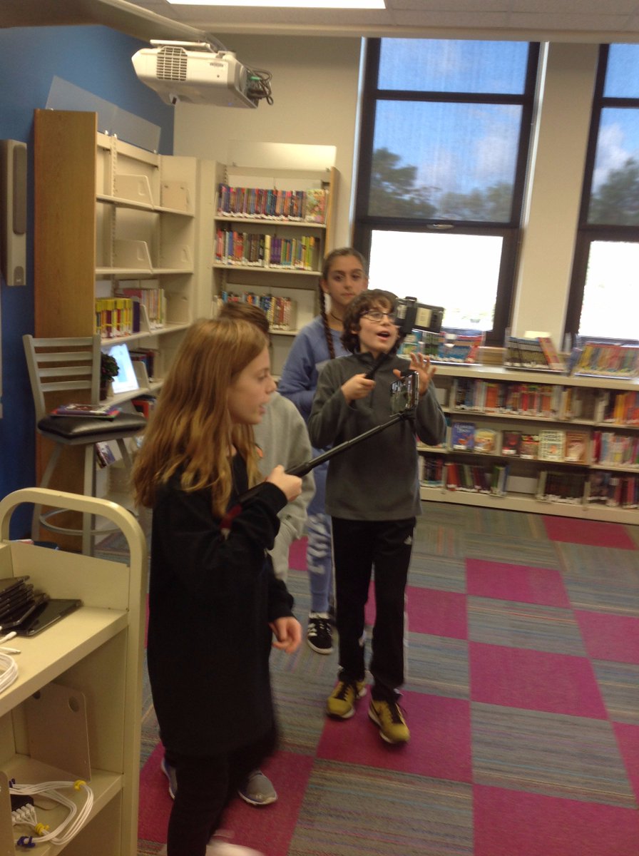 jbarzowski229's tweet photo. Field 5th graders participating #googleexpeditionsAR. Having a blast! #engaged64 https://t.co/VIRQMvjR0H
