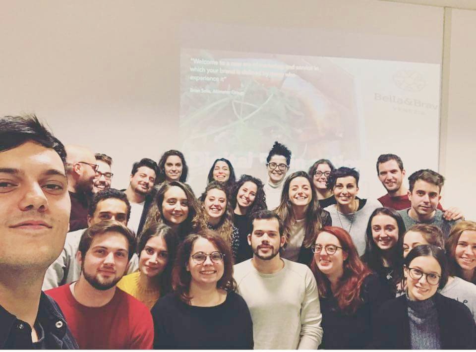ginevrafidora's tweet photo. Che dire... che classe!!!
#iusve #iusvelove #DigitalPR https://t.co/t0ZMxhTnch