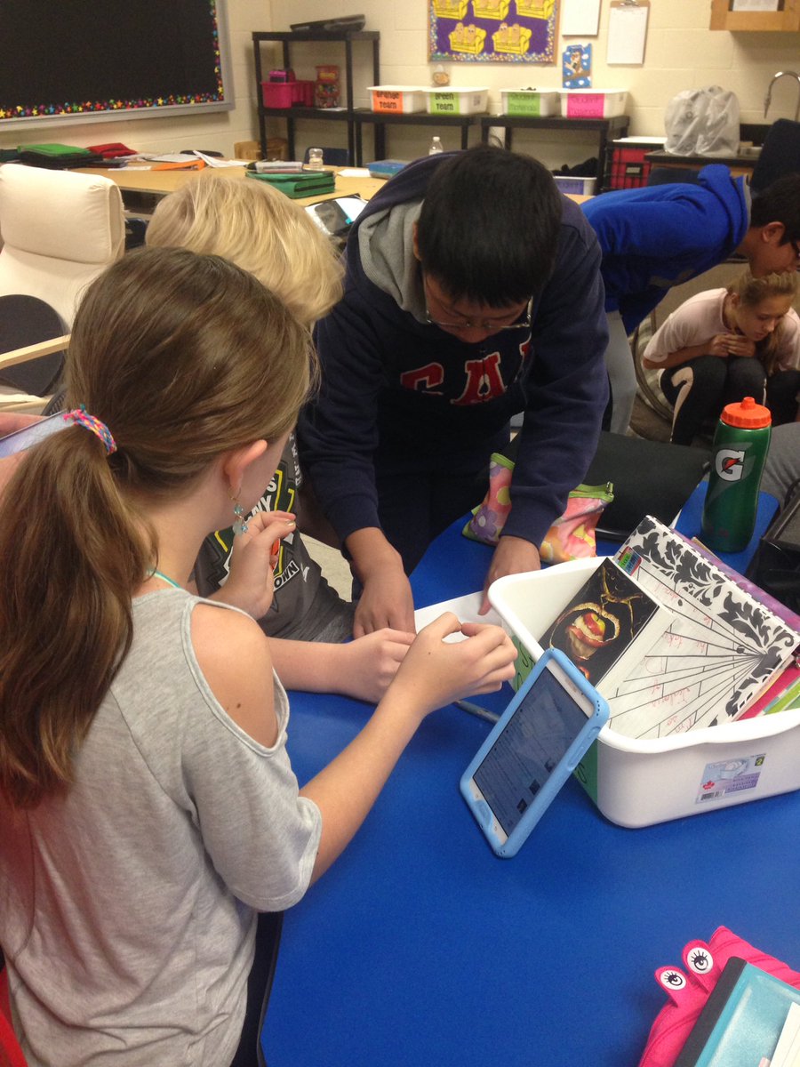 LDubsGatestone's tweet image. Paper Airplane Distance Competition! #colourchallenge #class78