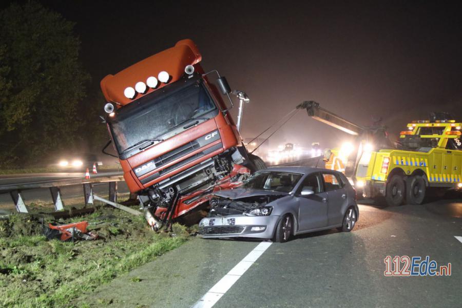 🚨 Vrachtwagen in de vangrail op de A30 bij Lunteren 112.press/Pzlnr7 #Lunteren #112Nieuws https://t.co/vY1DxsLgqK