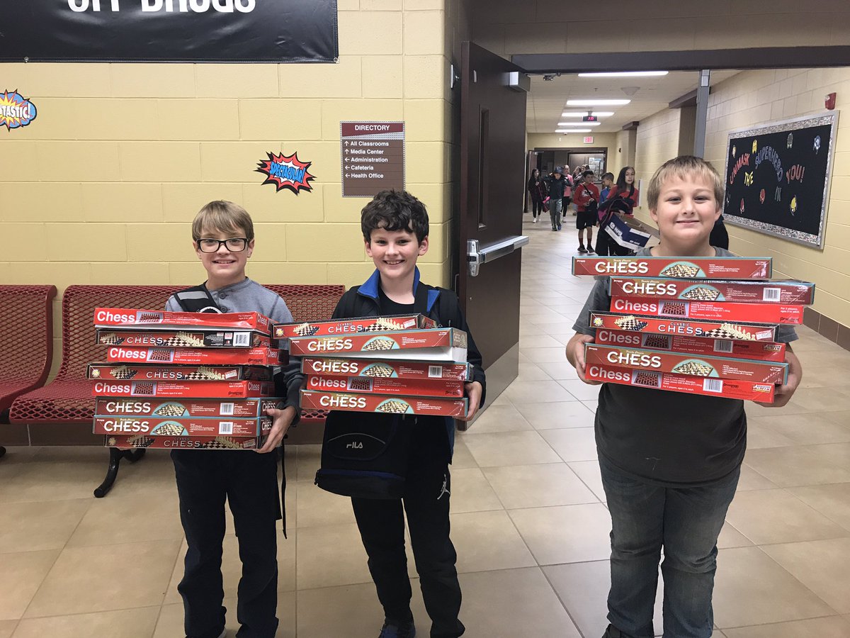 ie_buchlib's tweet photo. Getting ready for chess club!
#chessisfun #birocks https://t.co/Jit8m7yFtq