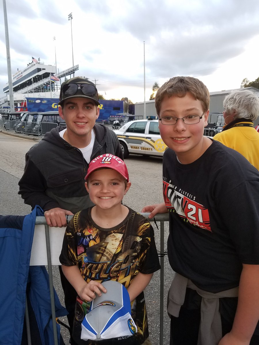 JimFry49714645's tweet photo. @NoahGragson Thank u Noah !! And my 9 year old was stoked you gave him a hat !! https://t.co/Q2tMsM8CjZ