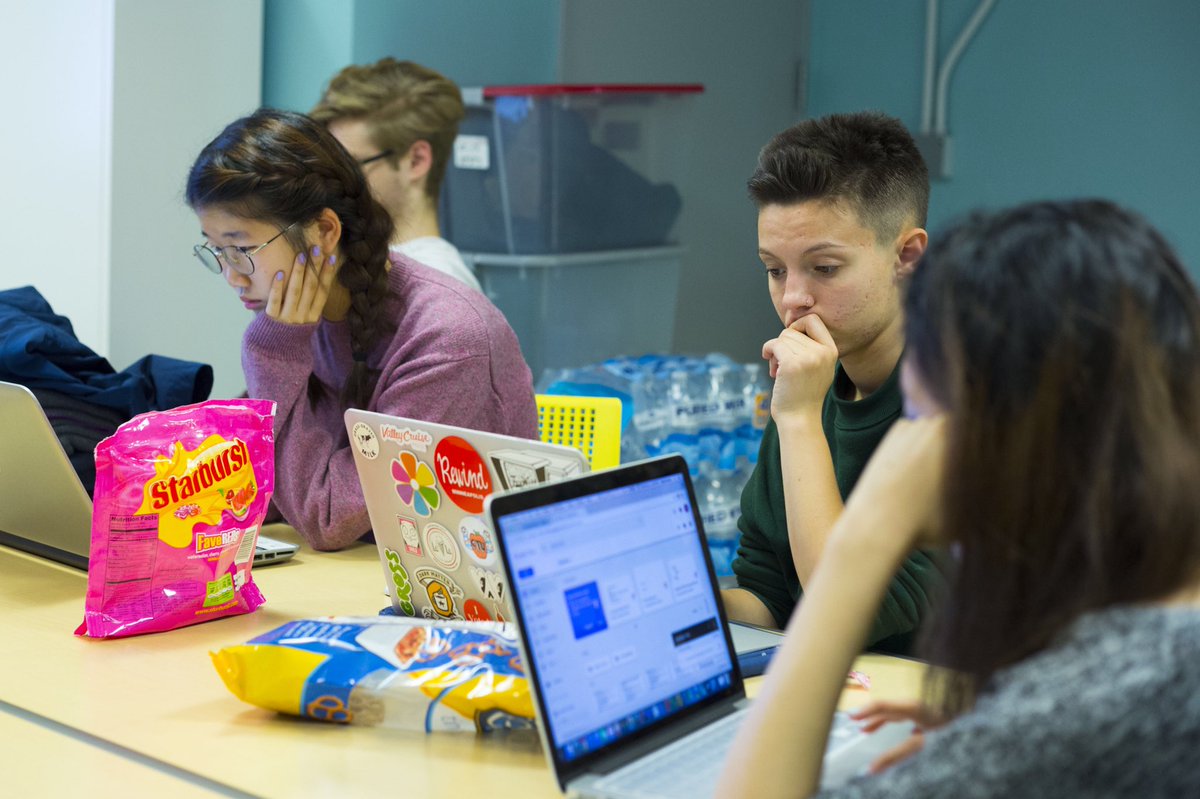 UChiPolitics's tweet photo. Scenes from the IOP TechTeamโs student-led workshops where students learn #coding #data and more. #techteamtakeover https://t.co/8aleLpfA3p