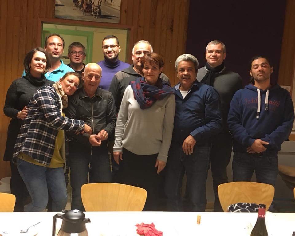 Eluspsnanterre's tweet photo. @ZacBenamar auprès des  gestionnaires des colos @VilleNanterre à #Garchy  Réunion de travail avec l ensemble du personnel permanent. https://t.co/6O7eyGASG6