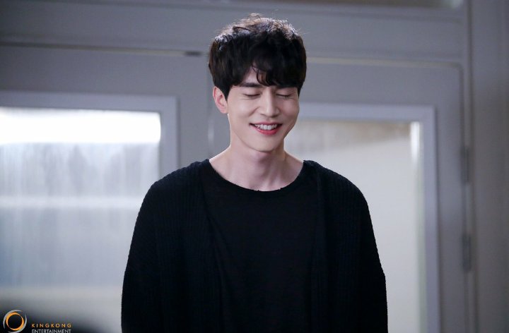 Happy birthday to the most hermoso grim reaper ever Lee Dong Wook (yes, it was yesterday) 