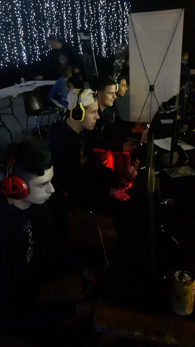 NexTazV2's tweet photo. Putainnnnnnn à l'ancienne ... @Team_AxN 😈 https://t.co/vy3anMw1RR