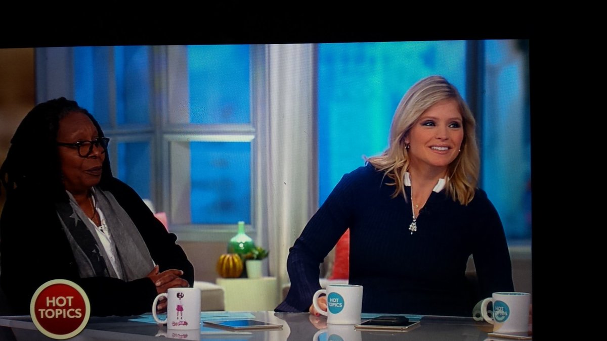 beebeelc's tweet photo. @sarahaines @TheView Your makeup was #OnPoint the other day! 👍 💄 No more shine, the matted look suits you. https://t.co/zDNtSkc5pA