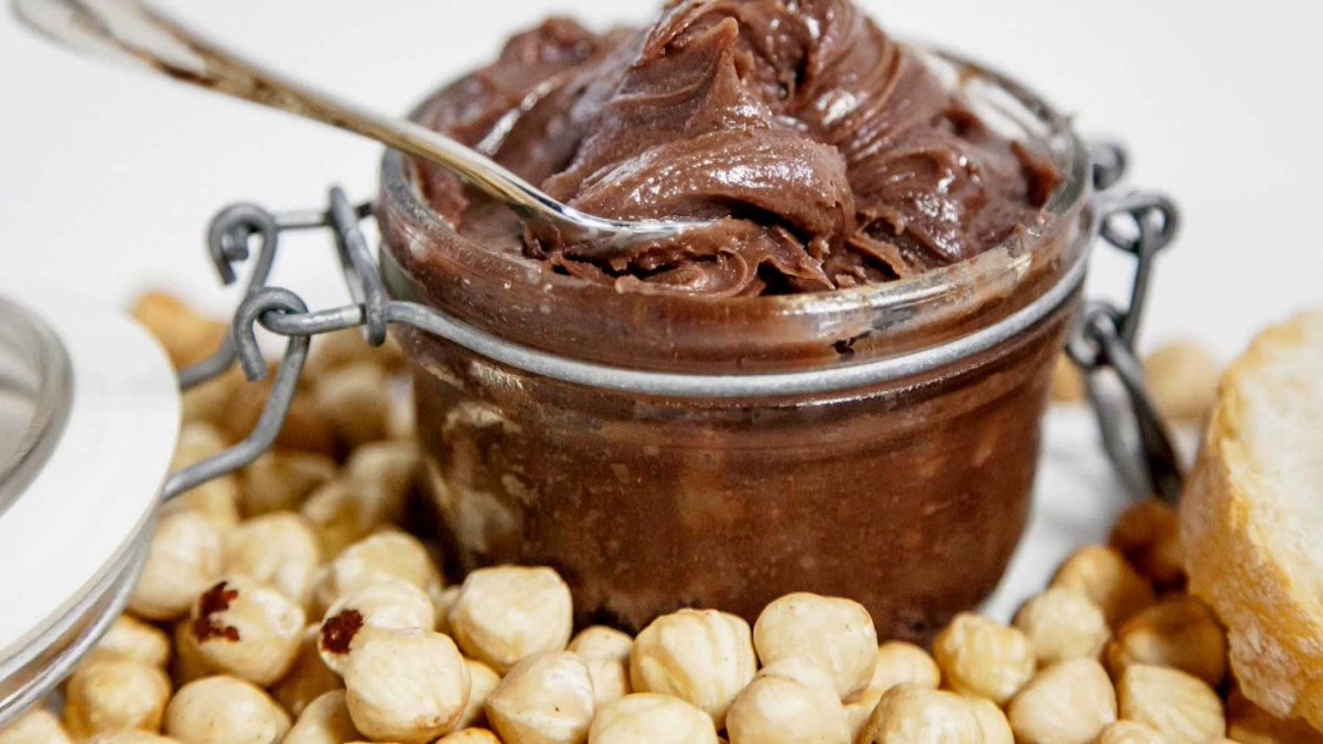 vitamaker_it's tweet photo. #Crema di #nocciole e #cioccolato artigianale senza #oliodipalma. Del #nutrizionista @gino_felici https://t.co/Yal5Hr0McX #vitamaker https://t.co/IrXvbcBZ8n