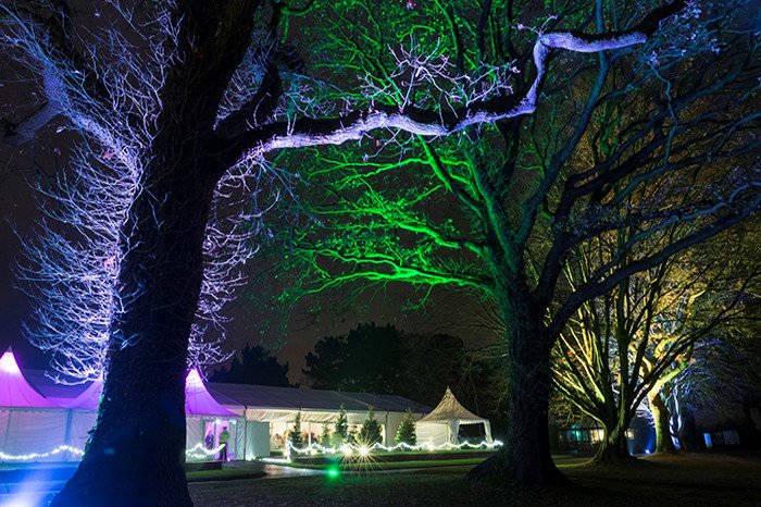 DIYeventsUK's tweet photo. @OffLimitsEvents #Christmascoming #Corporatenights @ISOS_Marquees https://t.co/wxasqhzwQL