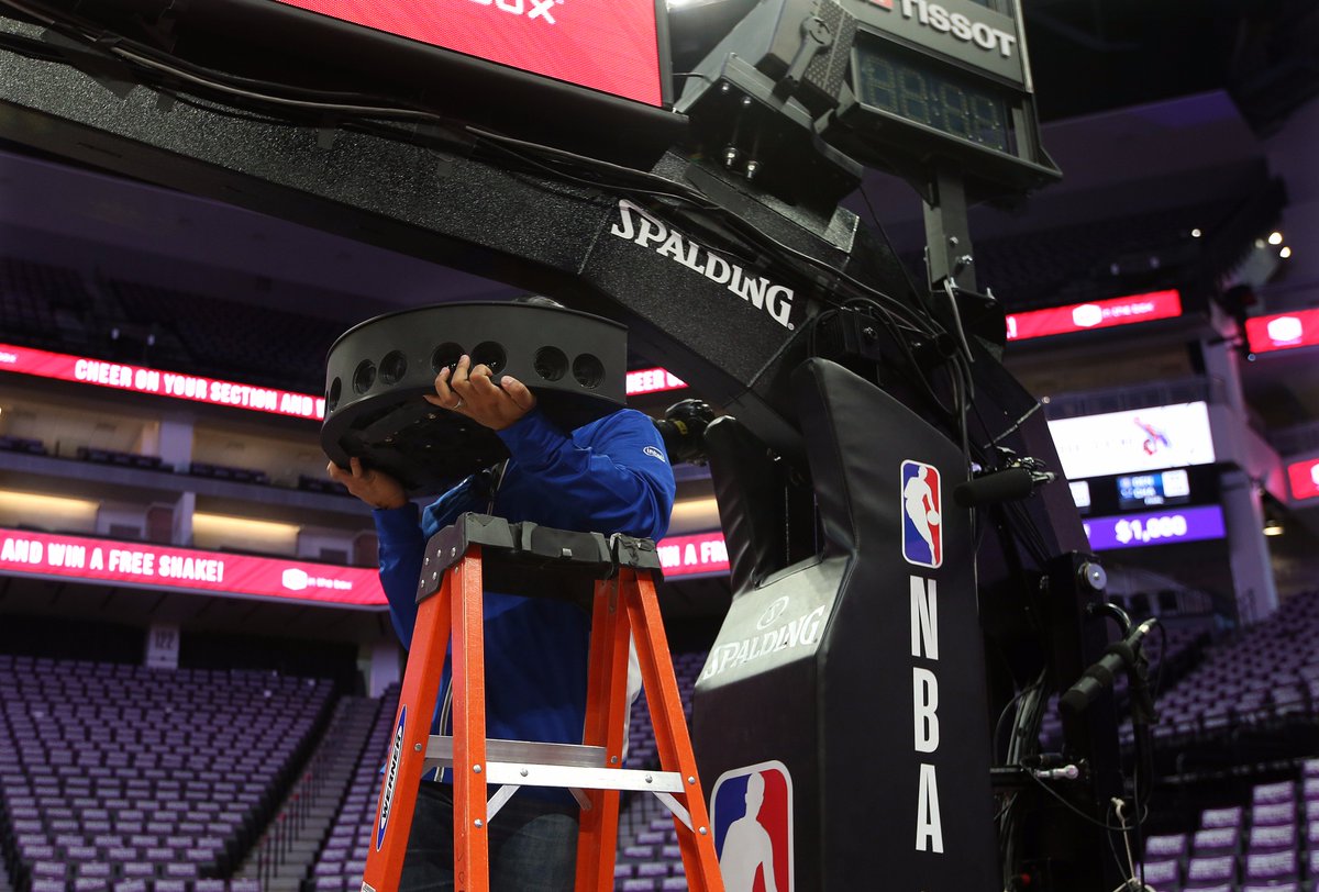 intel's tweet photo. Superteam. Live @NBAonTNT game action is coming to #IntelTrueVR this February. https://t.co/1lJEffbiA5