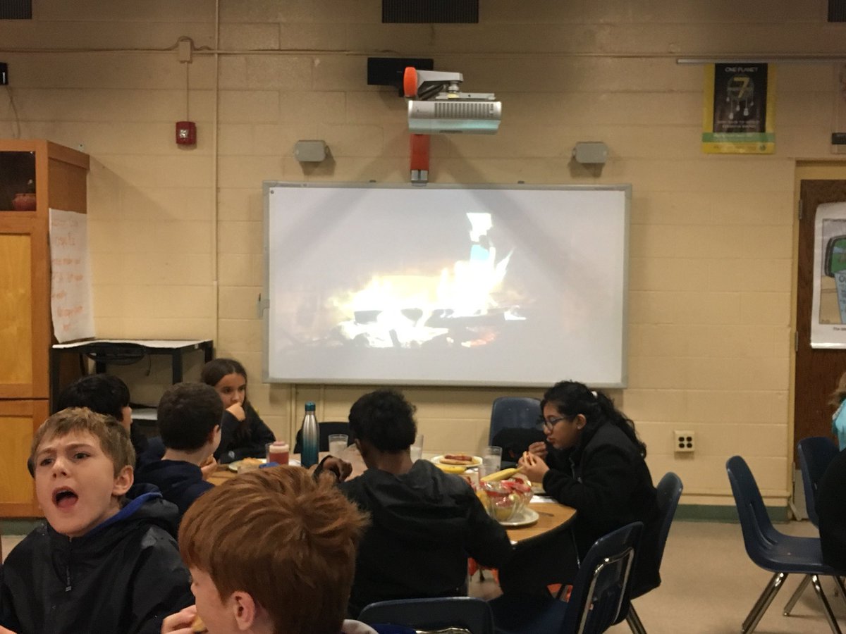 SSIMSPrincipal's tweet photo. Cold & wet? Outdoor Ed has the right idea! #virtualwarmth https://t.co/CV27hFwzZv