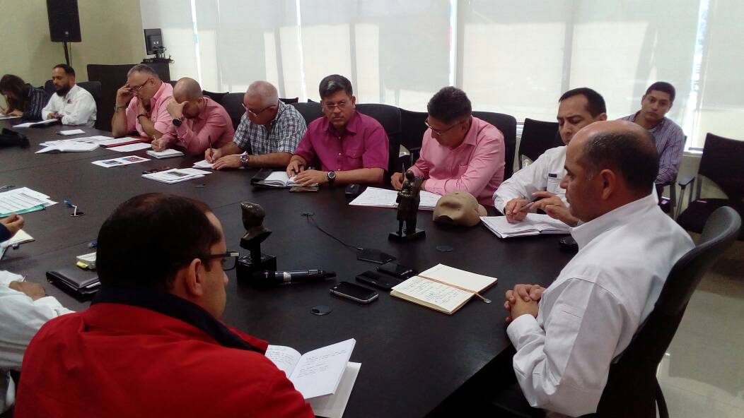 Minhvi_Oficial's tweet photo. #HOY | Reunión de trabajo para fortalecer la estrategia de gobierno @MQuevedoF  @NicolasMaduro #100AñosDeRevoluciónObrera #GMVV #GMBNBT https://t.co/JX2uAvVvTm