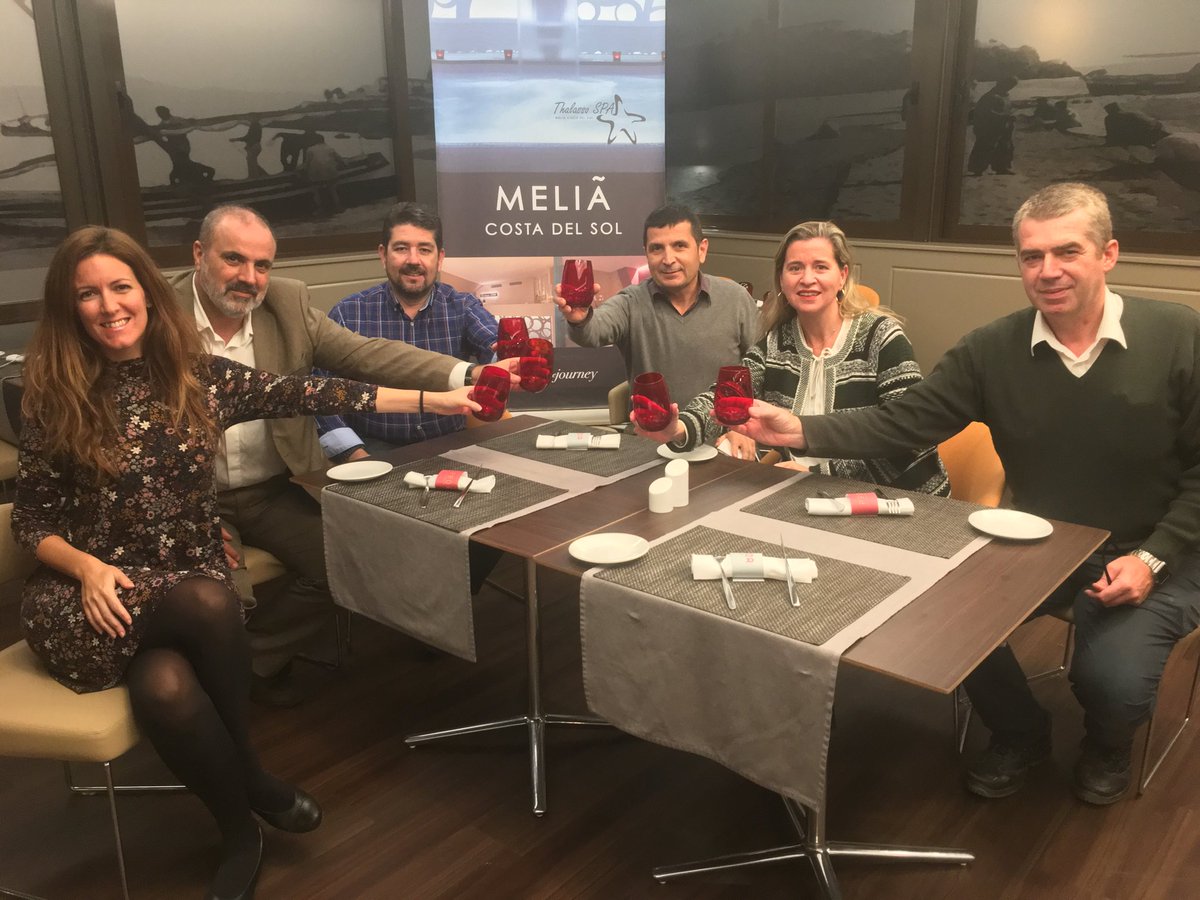 estherarribasc's tweet photo. Un brindis por el #liderazgo del futuro @MeliaCostaSol #leadbymelia #meliamed https://t.co/gMDqQxqilm