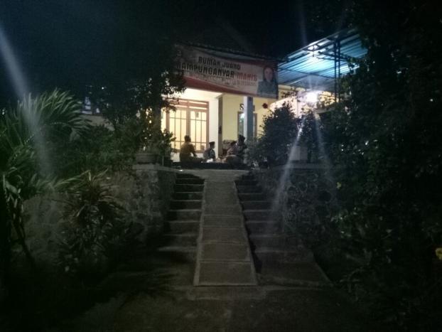 semeton news Warga Kampunganyar Kompak, Jaga Calon Kades Yang Berasal dari Luar Desa dlvr.it/PzkBF4 semeton