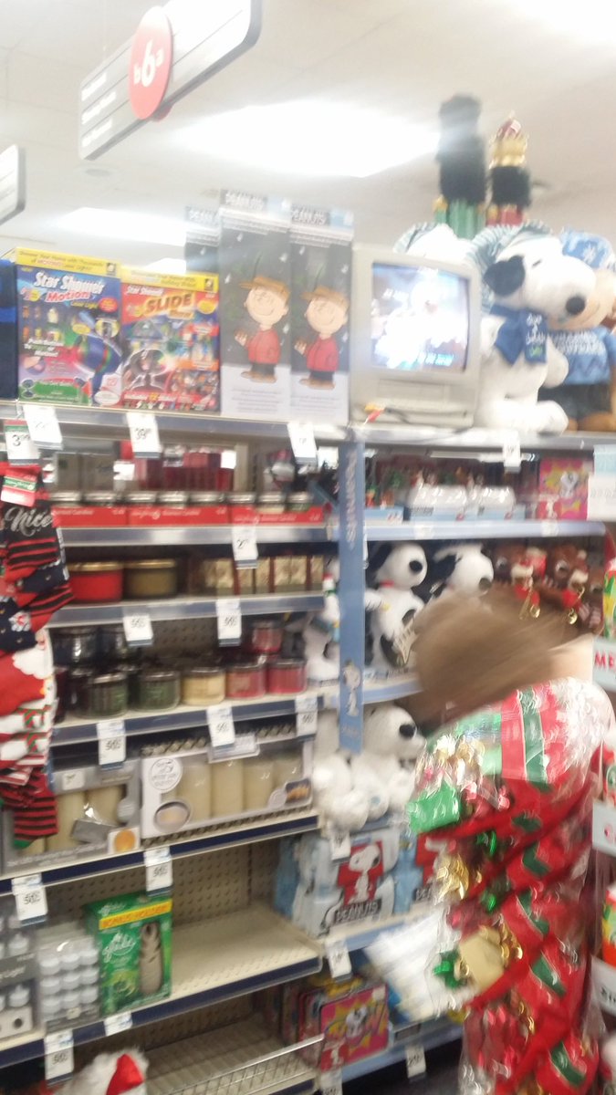 1415 in Leesburg keeping  kids busy while Mom shops.....#A3brandhealthy #d2406reindeerrun <a href="/spruill_derrick/">Derrick M. Spruill, M.B.A.</a> <a href="/ChocolaBob/">Bob Chocola</a>