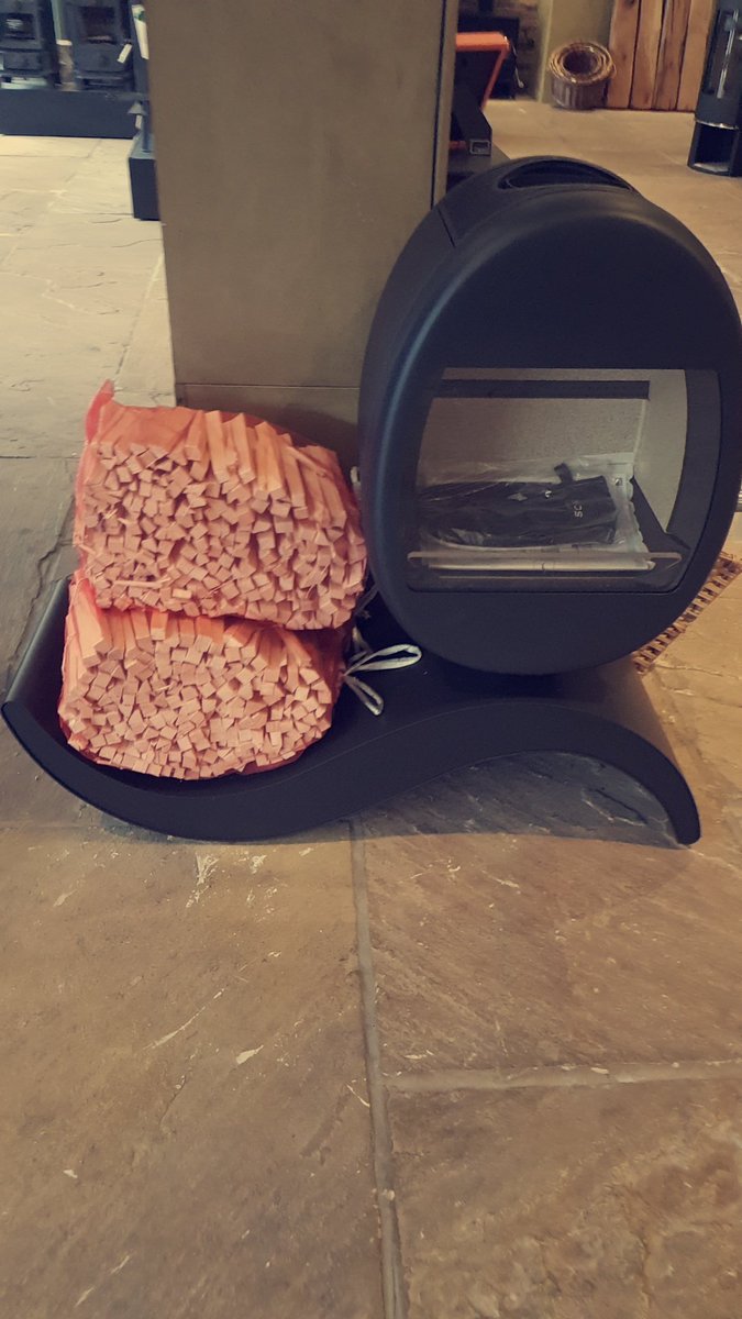 Absaloutly in love with the latest addition to the showroom. Scan 66 stove on the s shaped stand. @scanstoves_uk @Jotul_UK