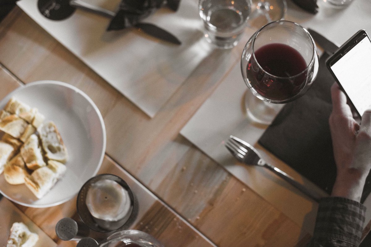 Lafourmone's tweet photo. Bon appétit ✨ #domainelafourmone #fourmone #lafourmone #rewine https://t.co/3HMvrtEq6d