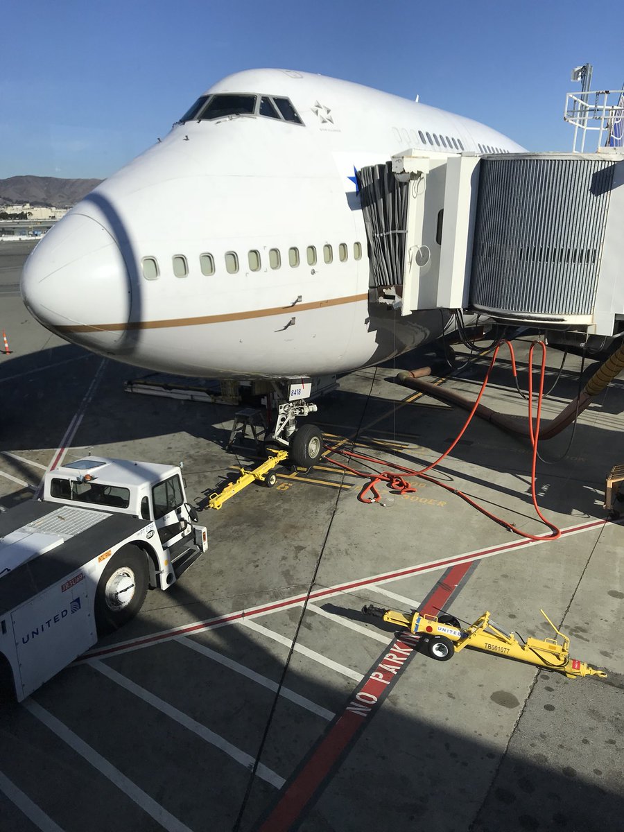 drewtheclouds's tweet image. End of an era!  Wish I could be on this one KSFO-PHNL #UA747Farewell