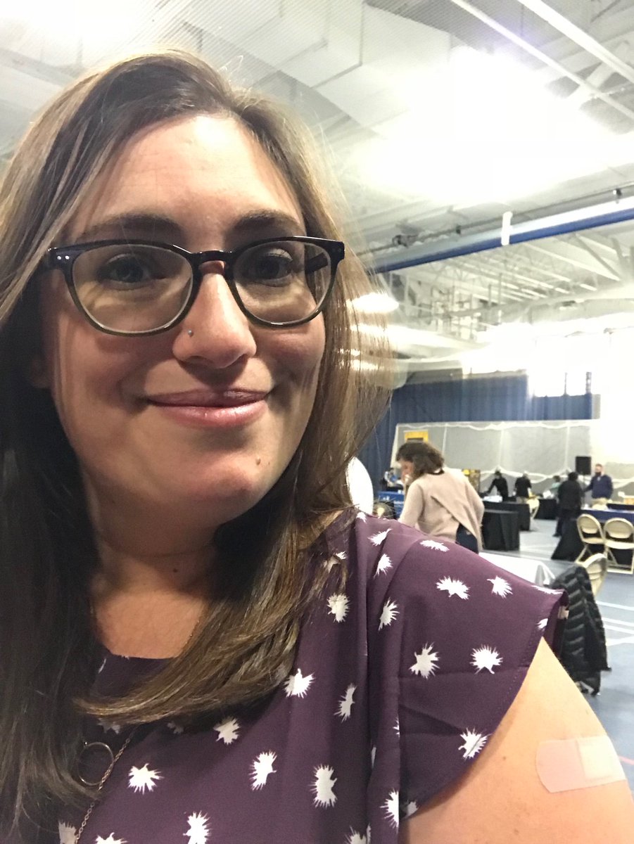 LeahSBerk's tweet photo. Being a #babsonflufighter at the staff/faculty Wellness Expo! @BabsonWellness https://t.co/sdmx4uEGsq