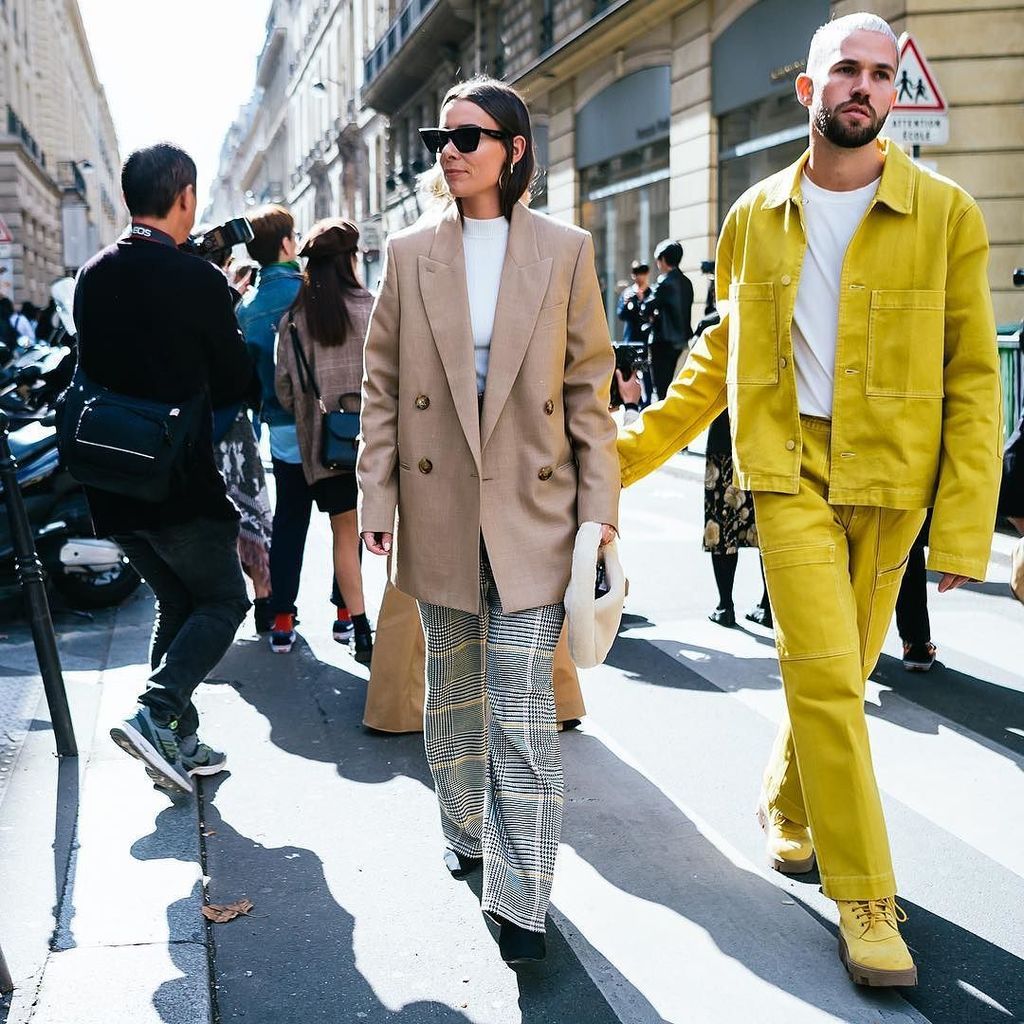 WalkingCanucks's tweet photo. Paris Fashion Week SS18
@jaimetoutcheztoi .
.
📸: @walkingcanucks

#pfw #parisfashionweek #fashionweek #paris #streetstyle #streetfashion #s… https://t.co/2XACZYEPPq