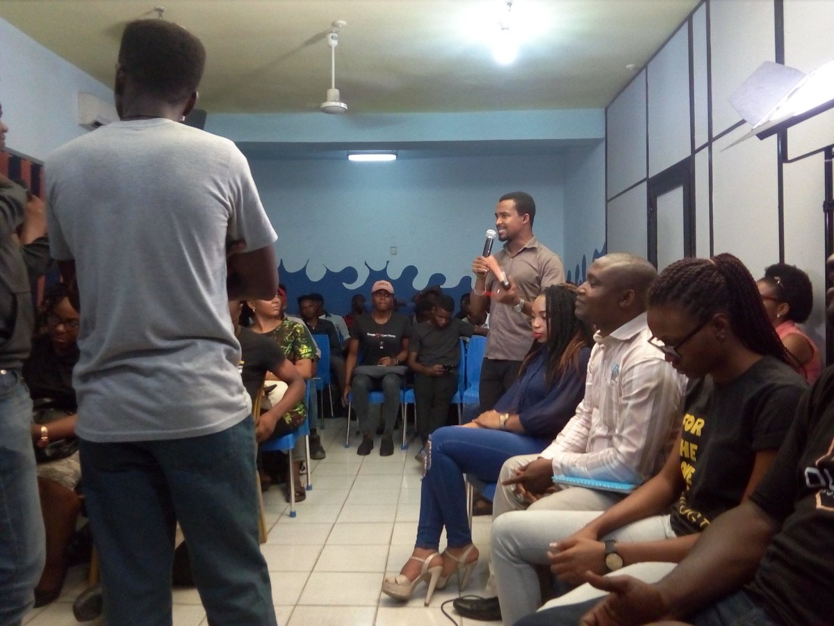 celebritydev's tweet photo. The π₯π₯π₯ on pouring @Techpointdotng Tour PortHarcourt Meetup.
#TechPointNG https://t.co/R64JA6rxTT