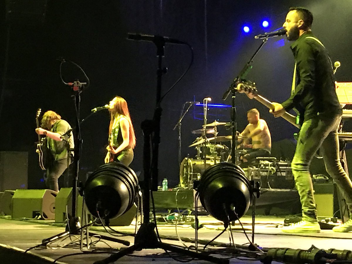 On now <a href="/TSRbandlive/">The Sweet Resistance</a> 🤘🏼#LIVESATour